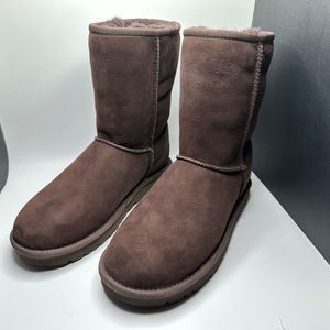 NWOB!! UGG Women's Classic Short II Boot, Sz 6, Chocolate